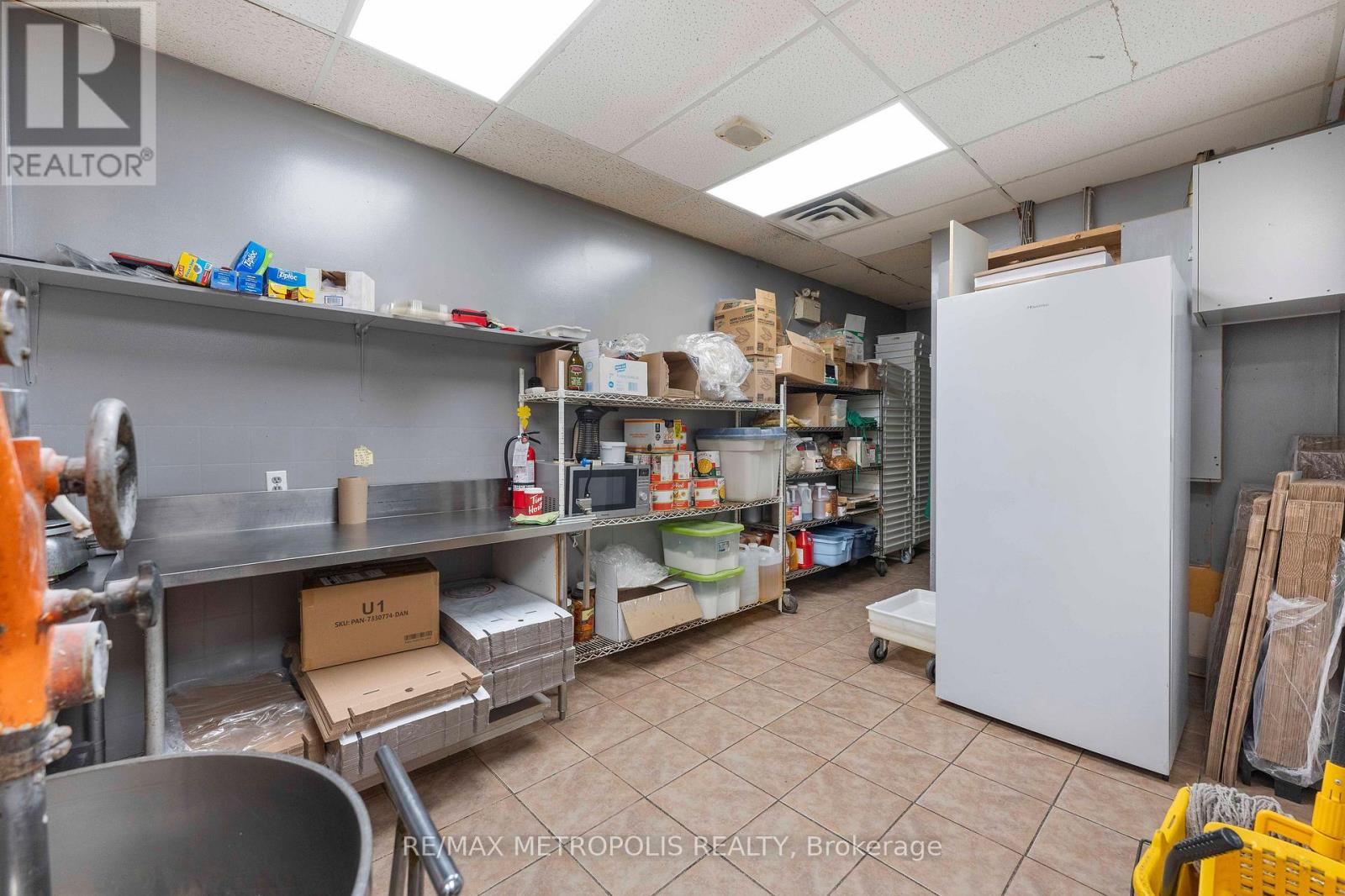 1561 Durham Regional Hwy2, Clarington, Ontario  L1E 2G5 - Photo 12 - E12700250