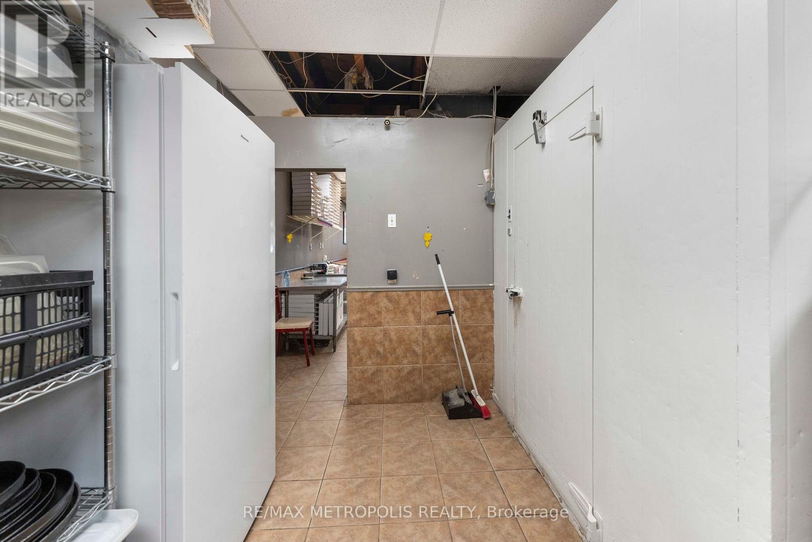 1561 Durham Regional Hwy2, Clarington, Ontario  L1E 2G5 - Photo 14 - E12700250