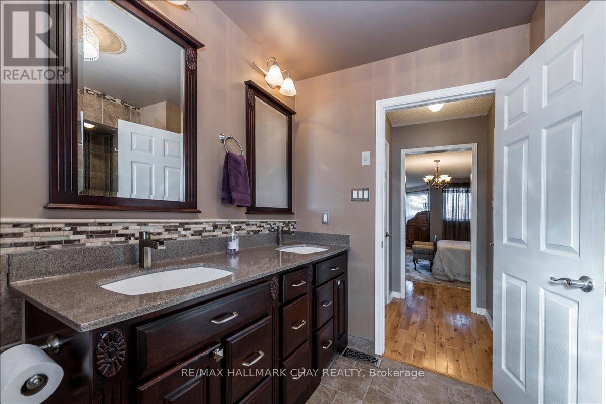 21 Barwick Drive, Barrie, Ontario  L4N 6Z7 - Photo 20 - S12696462