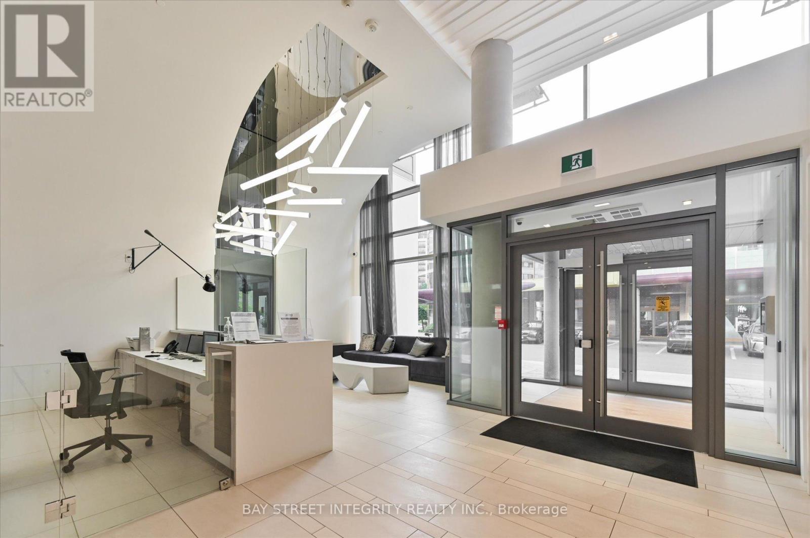 909 - 10 De Boers Drive, Toronto, Ontario  M3J 0L6 - Photo 3 - W12698098