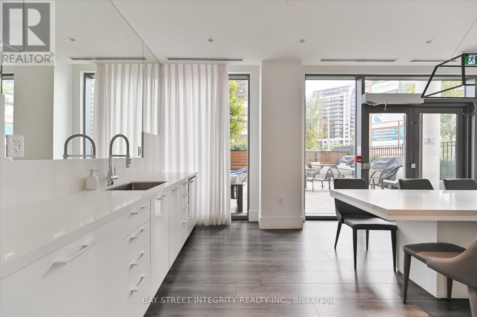 909 - 10 De Boers Drive, Toronto, Ontario  M3J 0L6 - Photo 32 - W12698098