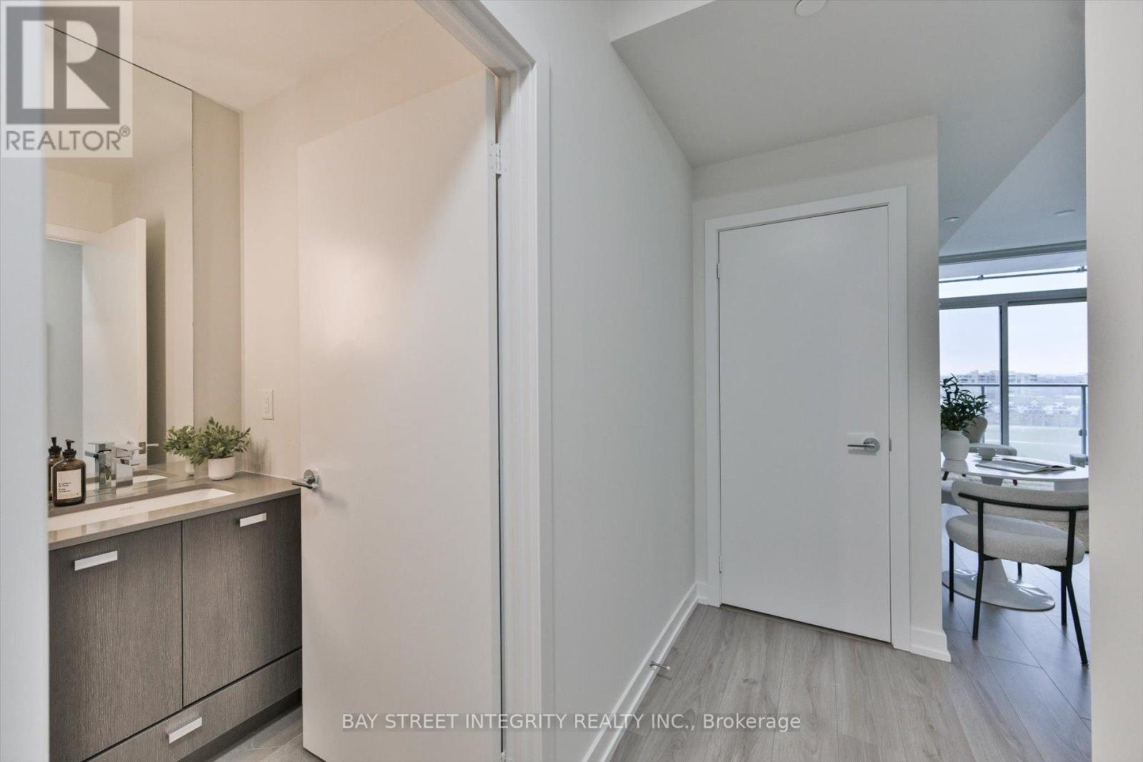 909 - 10 De Boers Drive, Toronto, Ontario  M3J 0L6 - Photo 8 - W12698098