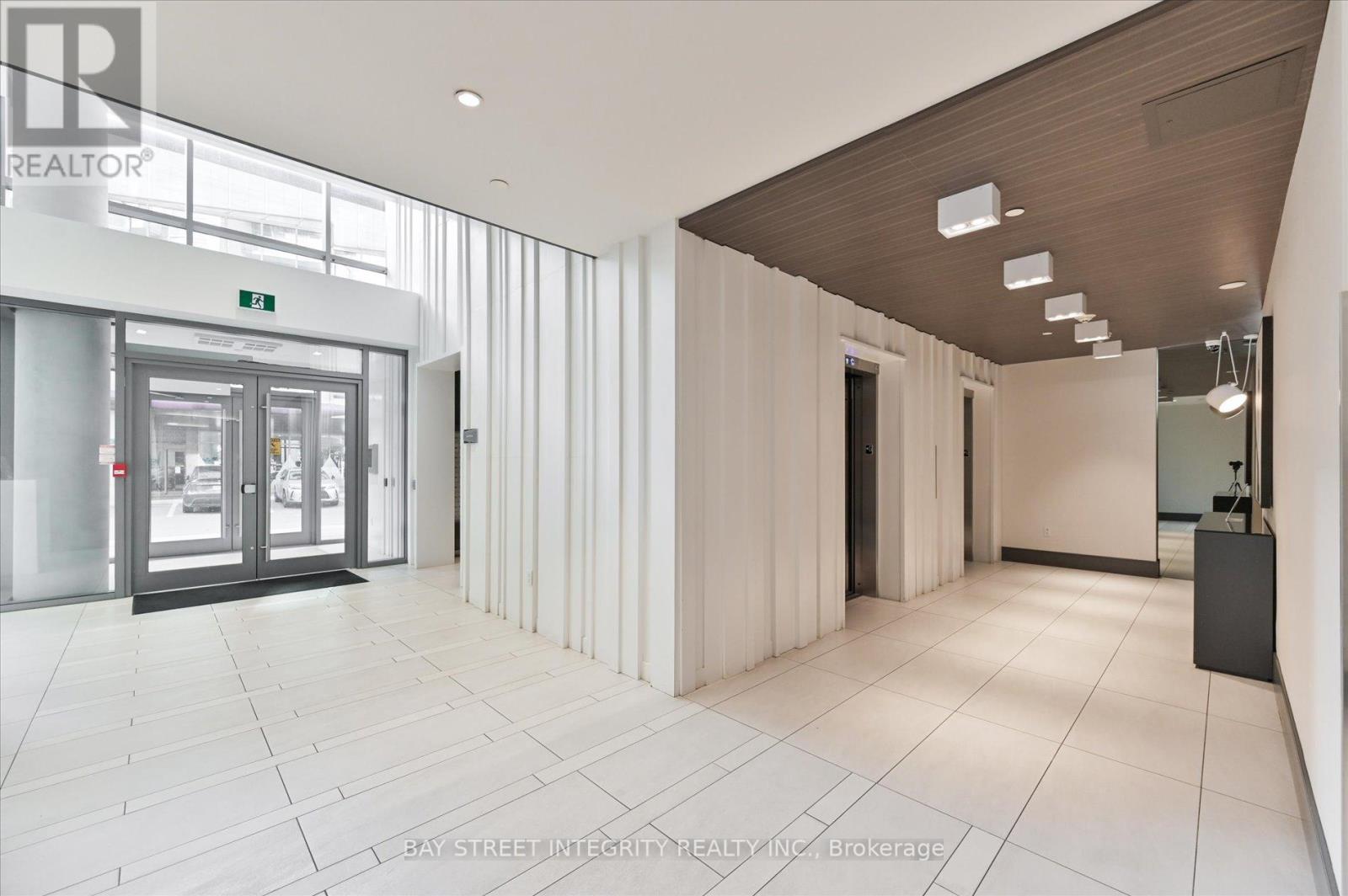 909 - 10 De Boers Drive, Toronto, Ontario  M3J 0L6 - Photo 5 - W12698098