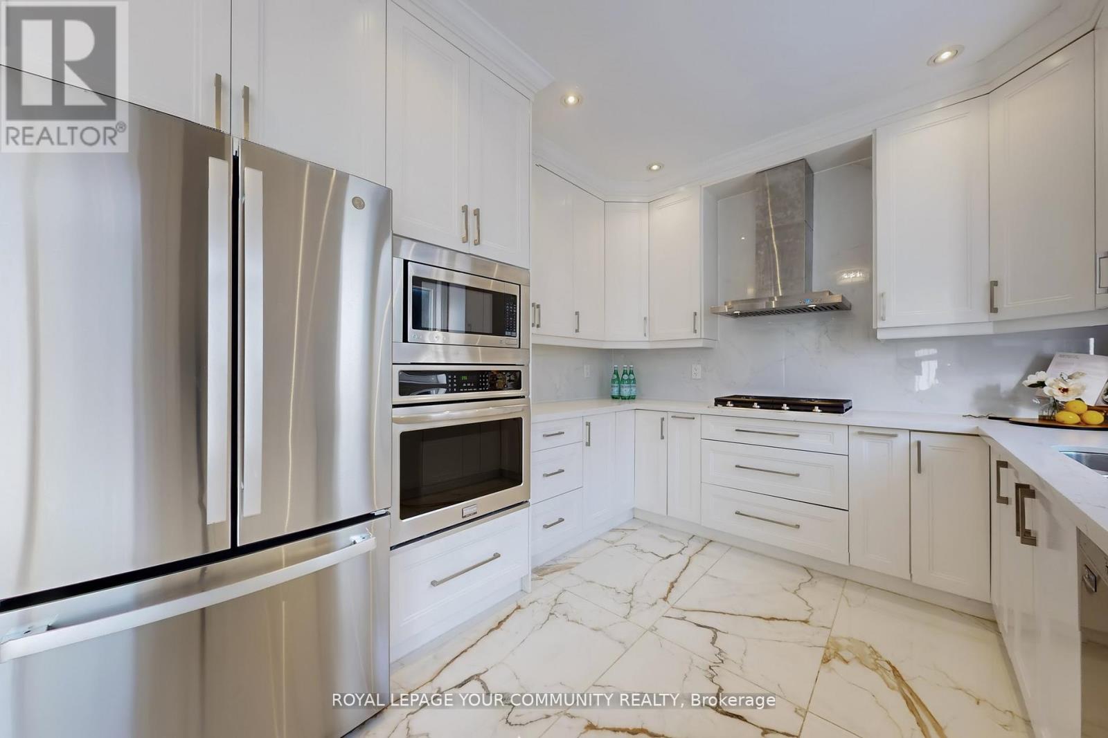 10 Auburndale Drive, Vaughan, Ontario  L4J 9C1 - Photo 3 - N12700204