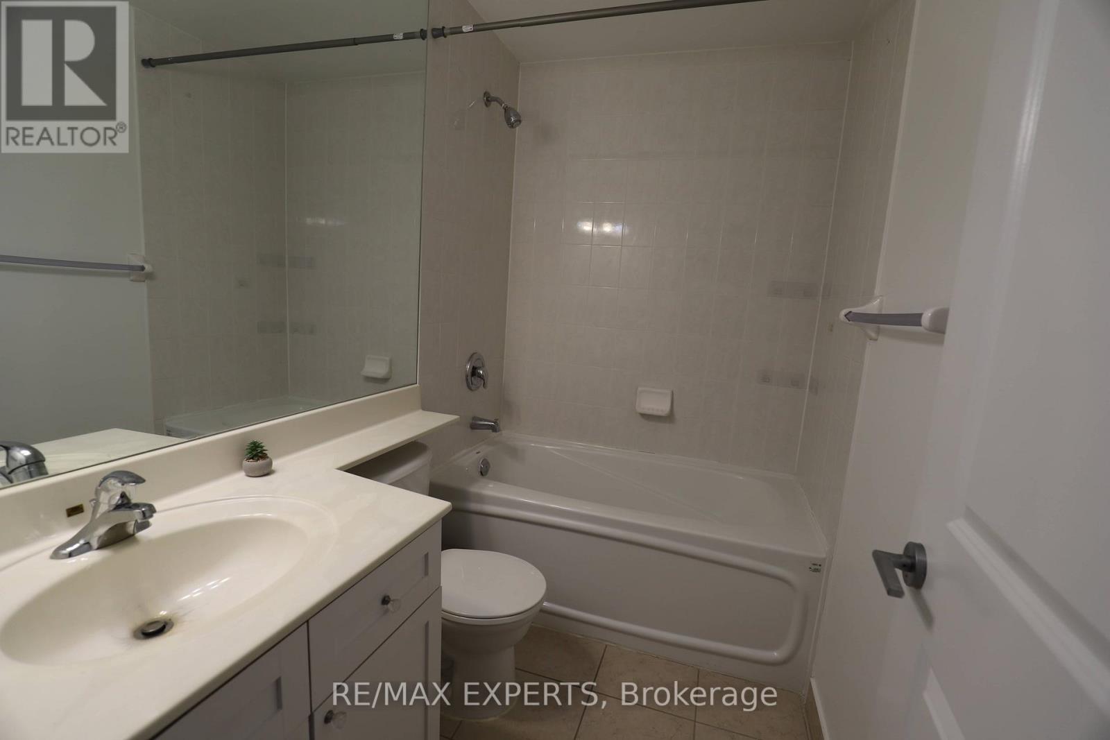 101 - 9519 Keele Street, Vaughan, Ontario  L6A 4A2 - Photo 12 - N12700216