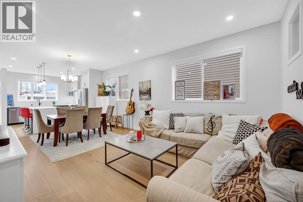 153 Edith Way Nw, Calgary, Alberta  T3R 2B8 - Photo 2 - A2279107