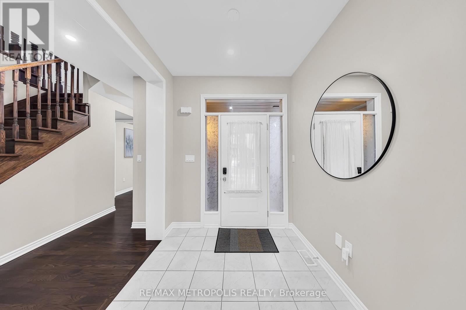 94 Newhouse Boulevard, Caledon, Ontario  L7C 4E4 - Photo 5 - W12700150