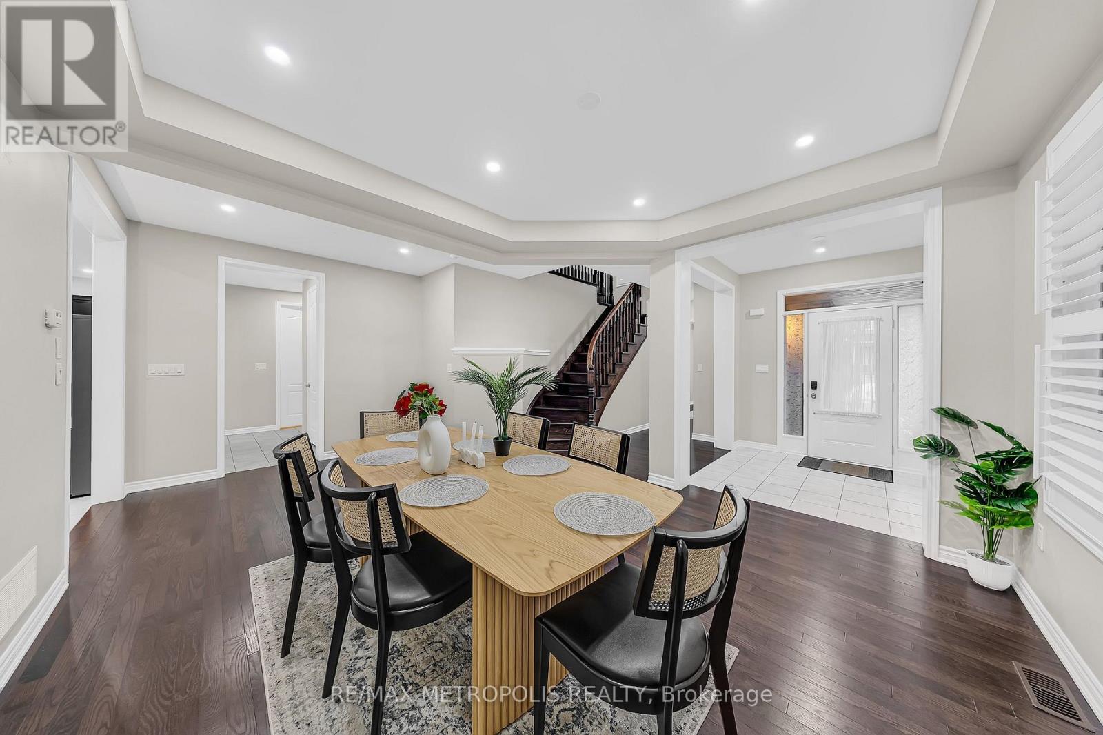 94 Newhouse Boulevard, Caledon, Ontario  L7C 4E4 - Photo 9 - W12700150