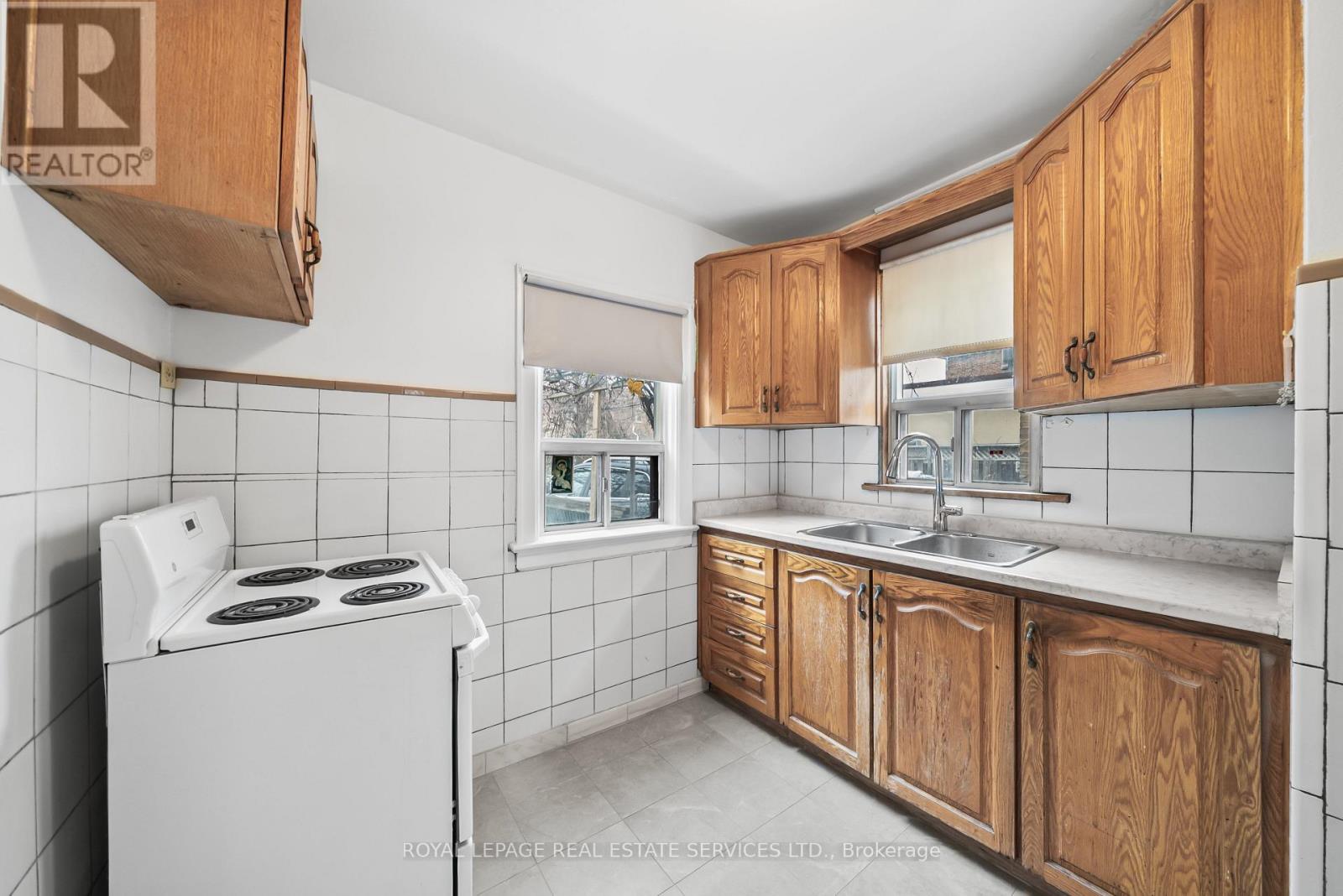 616 Old Weston Road, Toronto, Ontario  M6N 3B3 - Photo 6 - W12700152