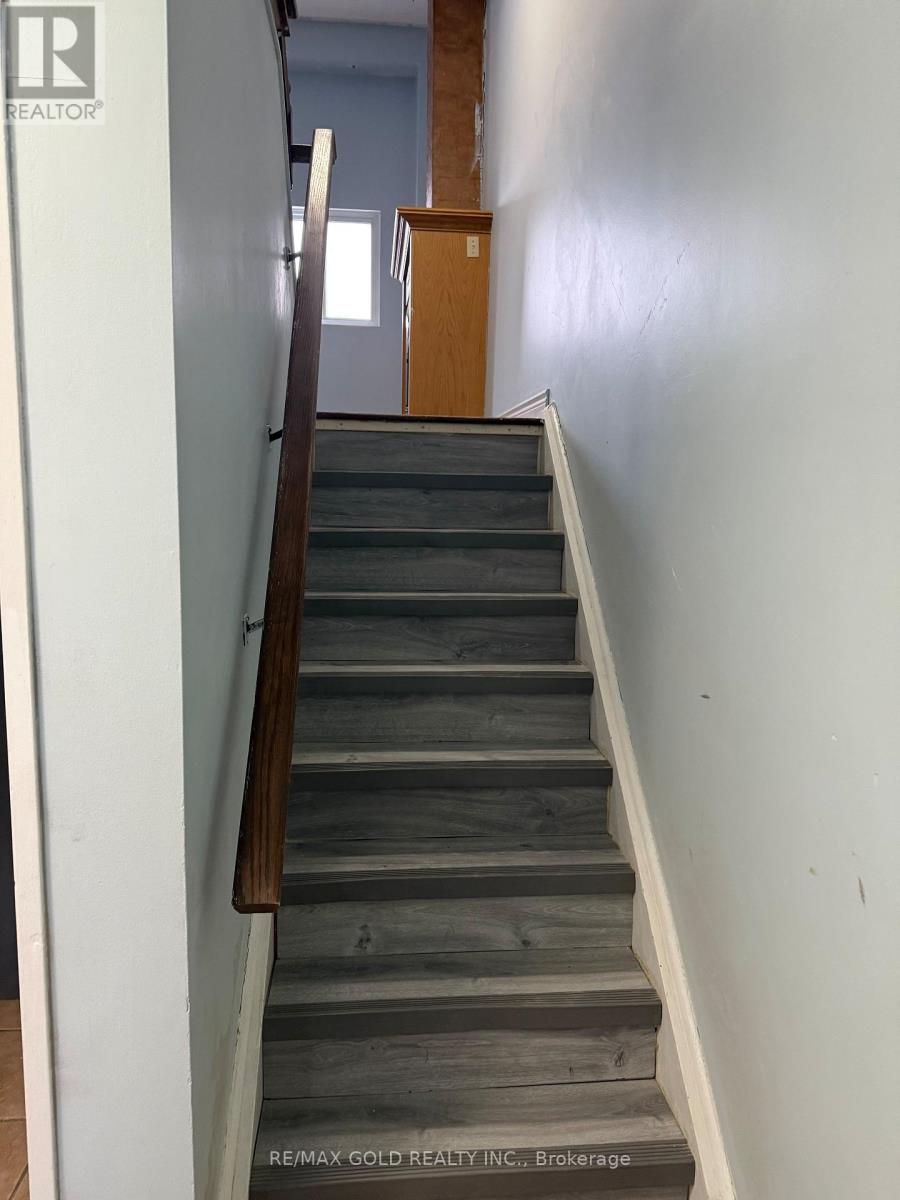 30 - 30 Tara Park Crescent, Brampton, Ontario  L6V 3E3 - Photo 2 - W12700158