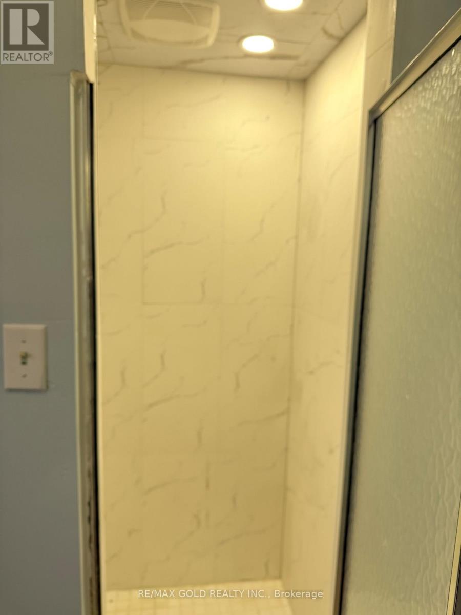 30 - 30 Tara Park Crescent, Brampton, Ontario  L6V 3E3 - Photo 9 - W12700158