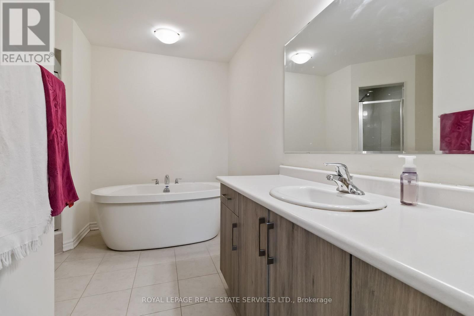 1280 Sycamore Garden, Milton, Ontario  L9E 1R6 - Photo 22 - W12700176