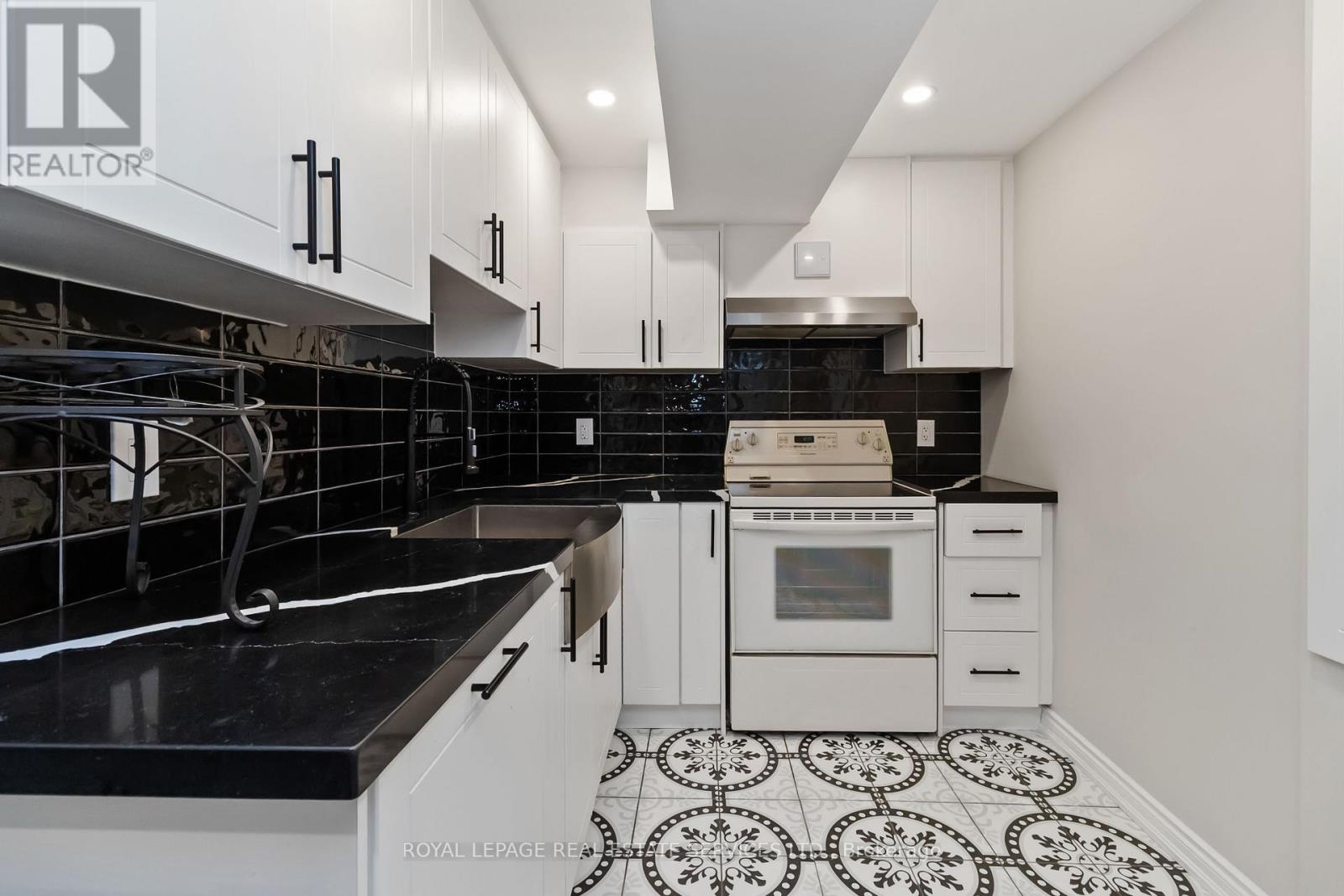 1280 Sycamore Garden, Milton, Ontario  L9E 1R6 - Photo 36 - W12700176