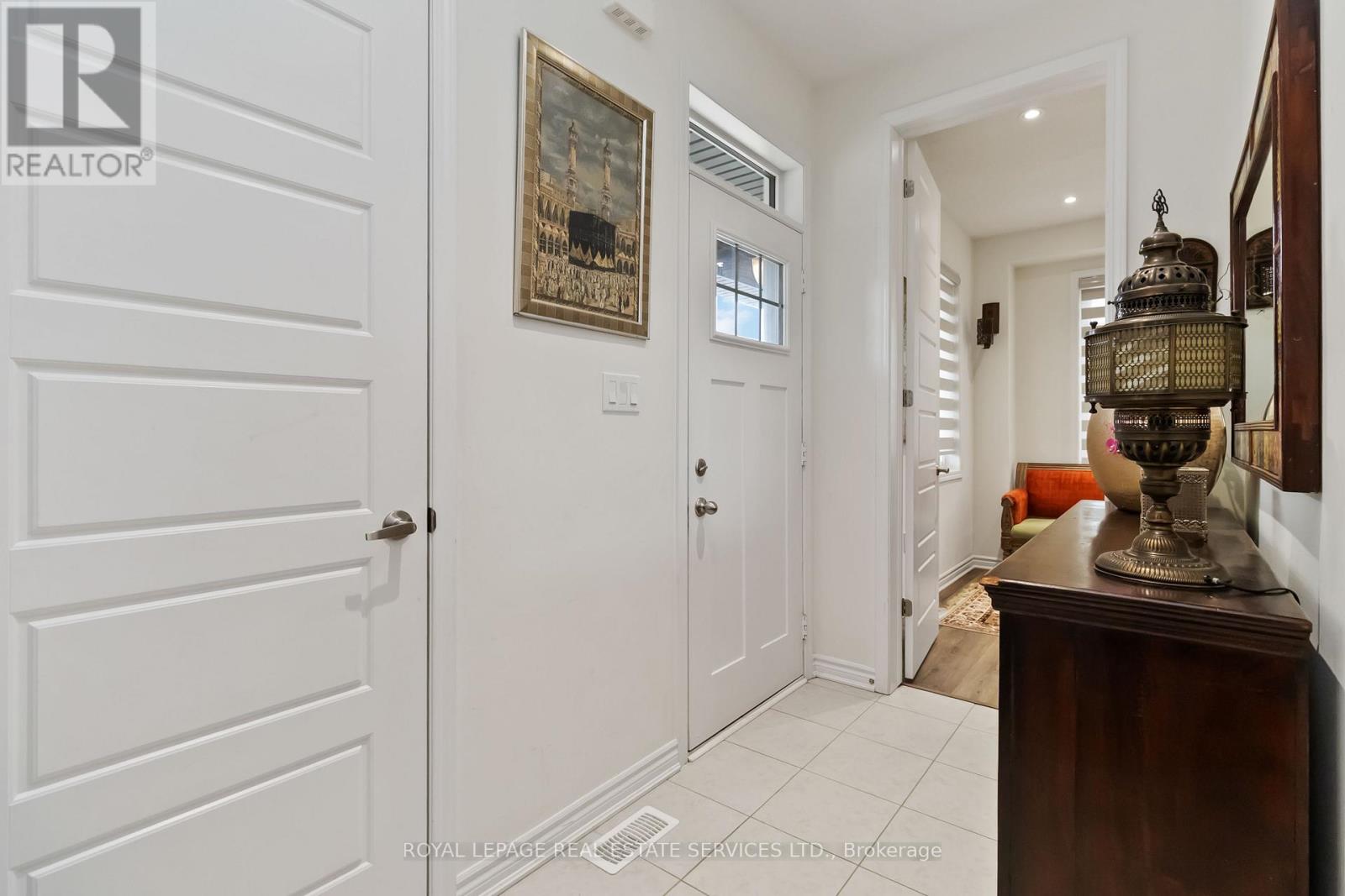 1280 Sycamore Garden, Milton, Ontario  L9E 1R6 - Photo 6 - W12700176