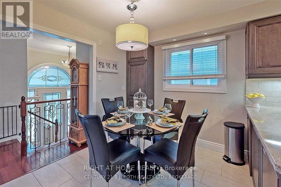 1658 Corkstone Glade N, Mississauga, Ontario  L4W 2G1 - Photo 10 - W12700244