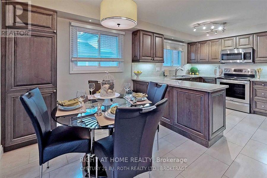 1658 Corkstone Glade N, Mississauga, Ontario  L4W 2G1 - Photo 11 - W12700244