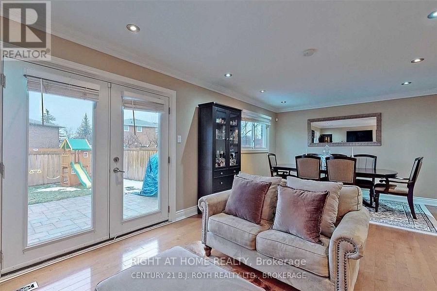 1658 Corkstone Glade N, Mississauga, Ontario  L4W 2G1 - Photo 16 - W12700244