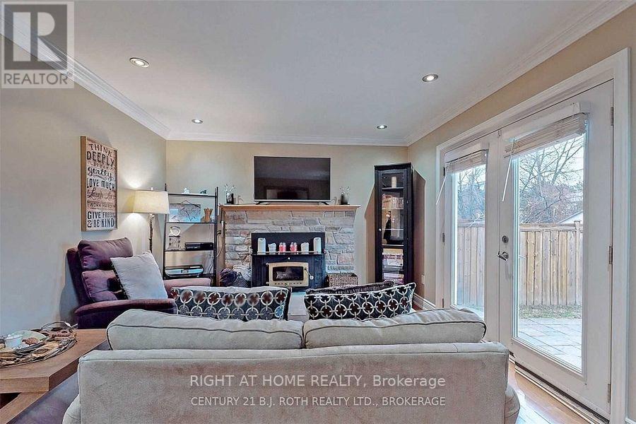 1658 Corkstone Glade N, Mississauga, Ontario  L4W 2G1 - Photo 17 - W12700244