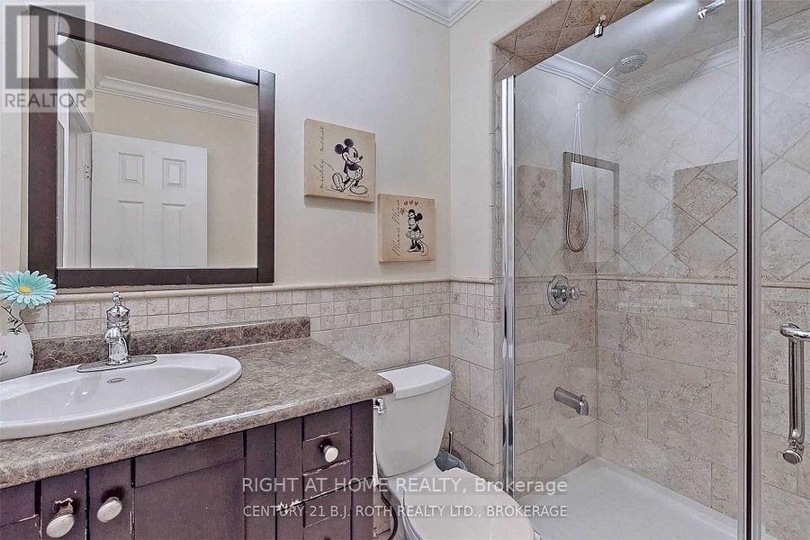 1658 Corkstone Glade N, Mississauga, Ontario  L4W 2G1 - Photo 19 - W12700244