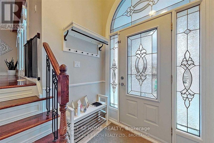 1658 Corkstone Glade N, Mississauga, Ontario  L4W 2G1 - Photo 21 - W12700244