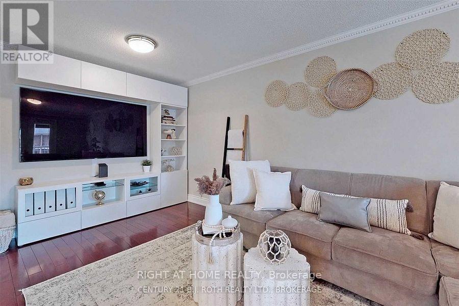 1658 Corkstone Glade N, Mississauga, Ontario  L4W 2G1 - Photo 6 - W12700244