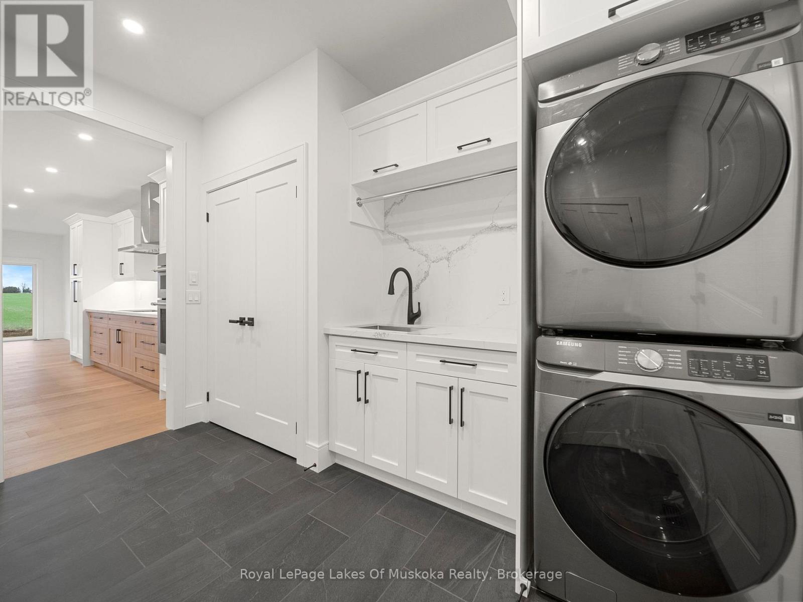 19 Henry Ball Court, Oro-Medonte, Ontario  L0K 2G1 - Photo 10 - S12700408