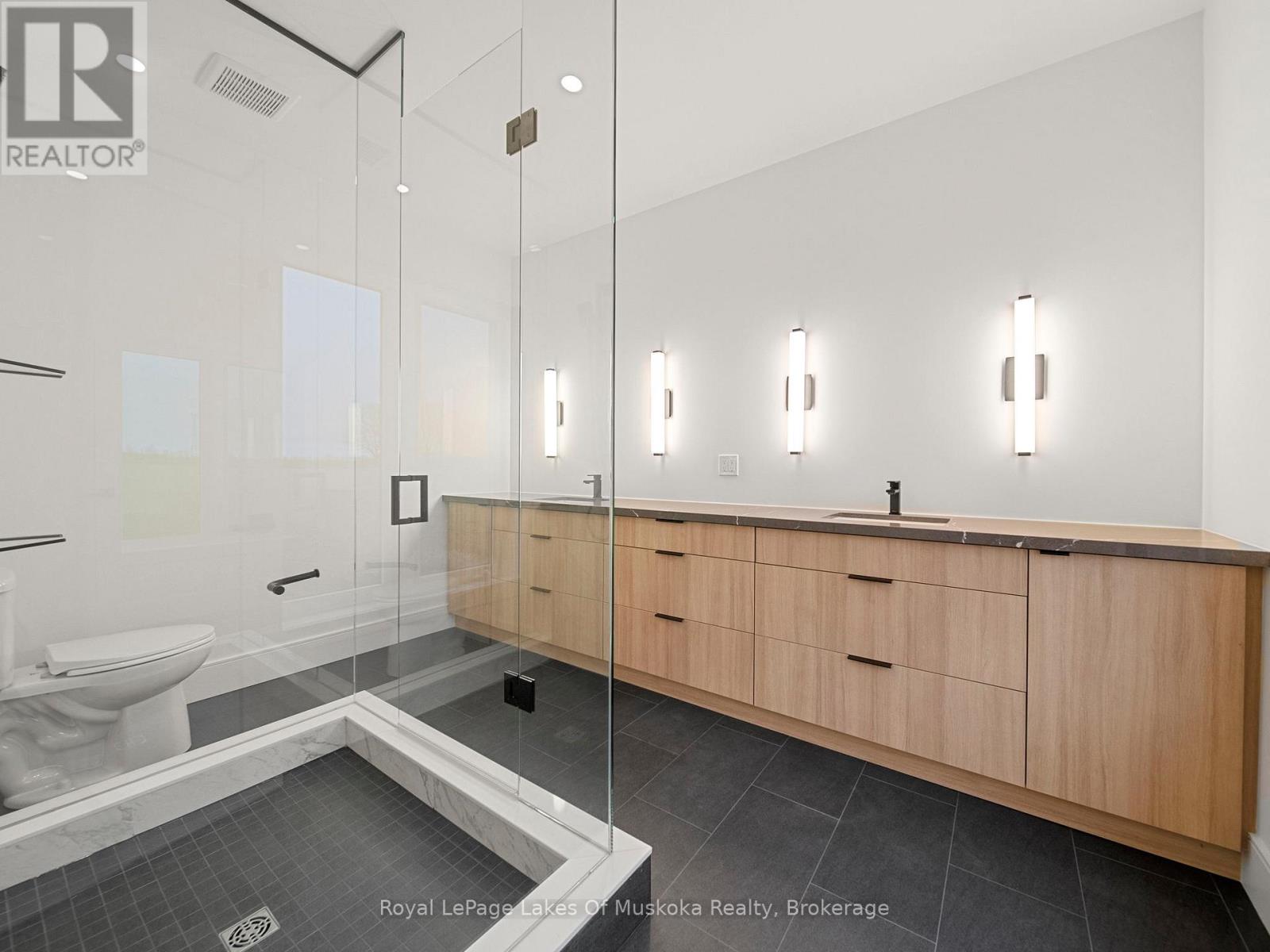 19 Henry Ball Court, Oro-Medonte, Ontario  L0K 2G1 - Photo 11 - S12700408