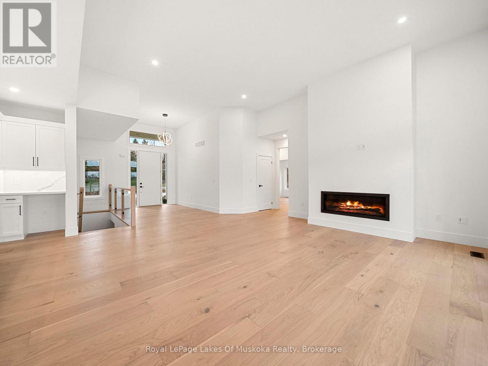 19 Henry Ball Court, Oro-Medonte, Ontario  L0K 2G1 - Photo 6 - S12700408