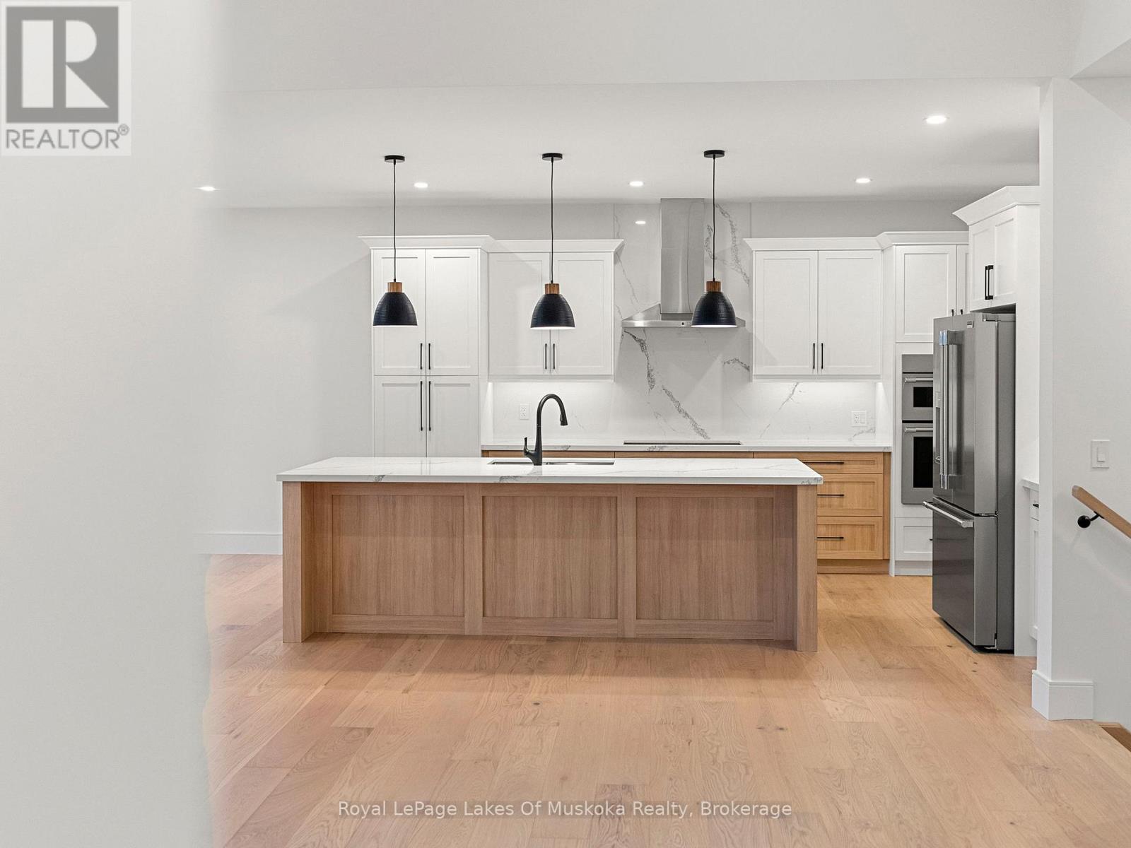 19 Henry Ball Court, Oro-Medonte, Ontario  L0K 2G1 - Photo 7 - S12700408