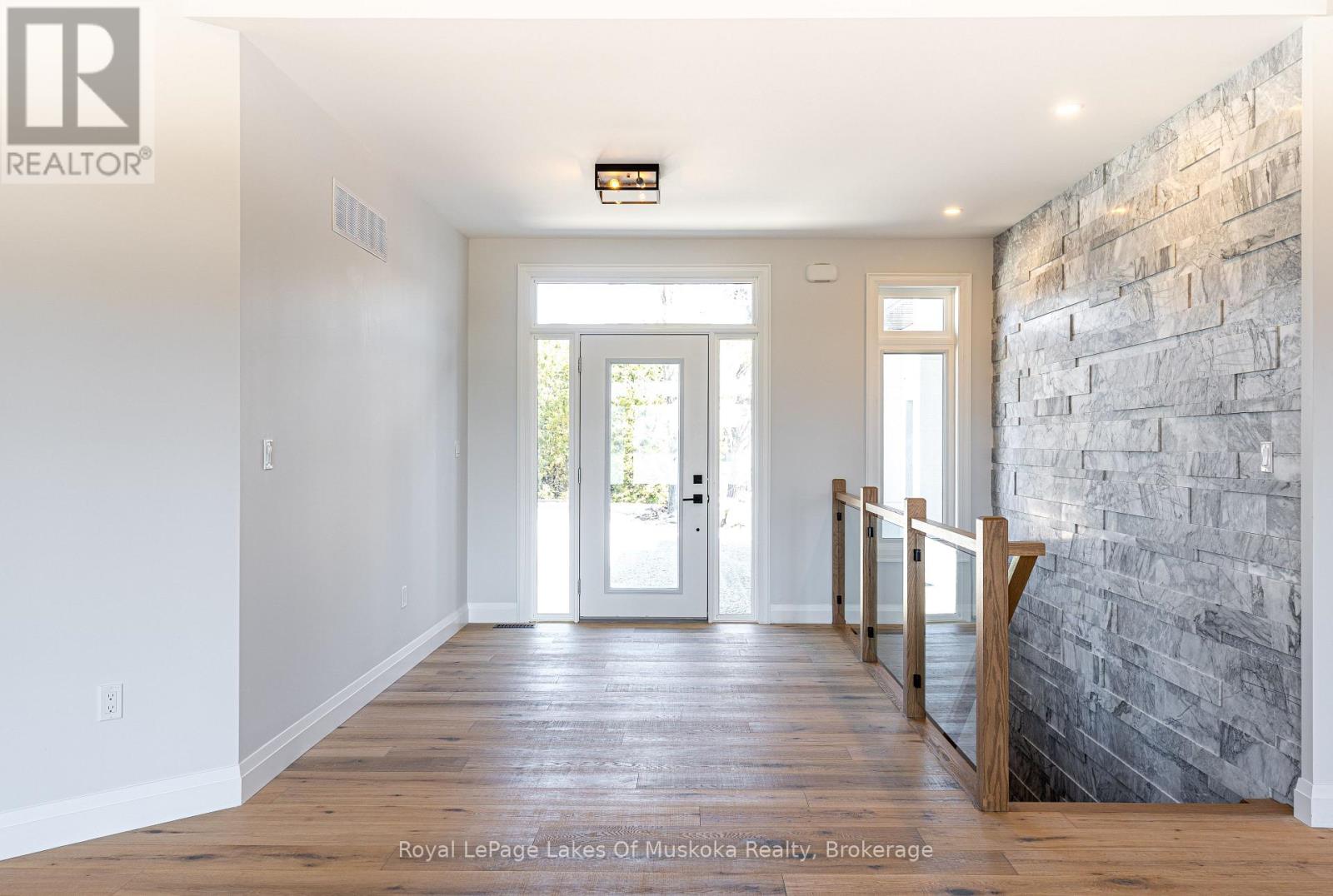 21 Henry Ball Court, Oro-Medonte (Warminister), Ontario  L0K 2G1 - Photo 10 - S12700412