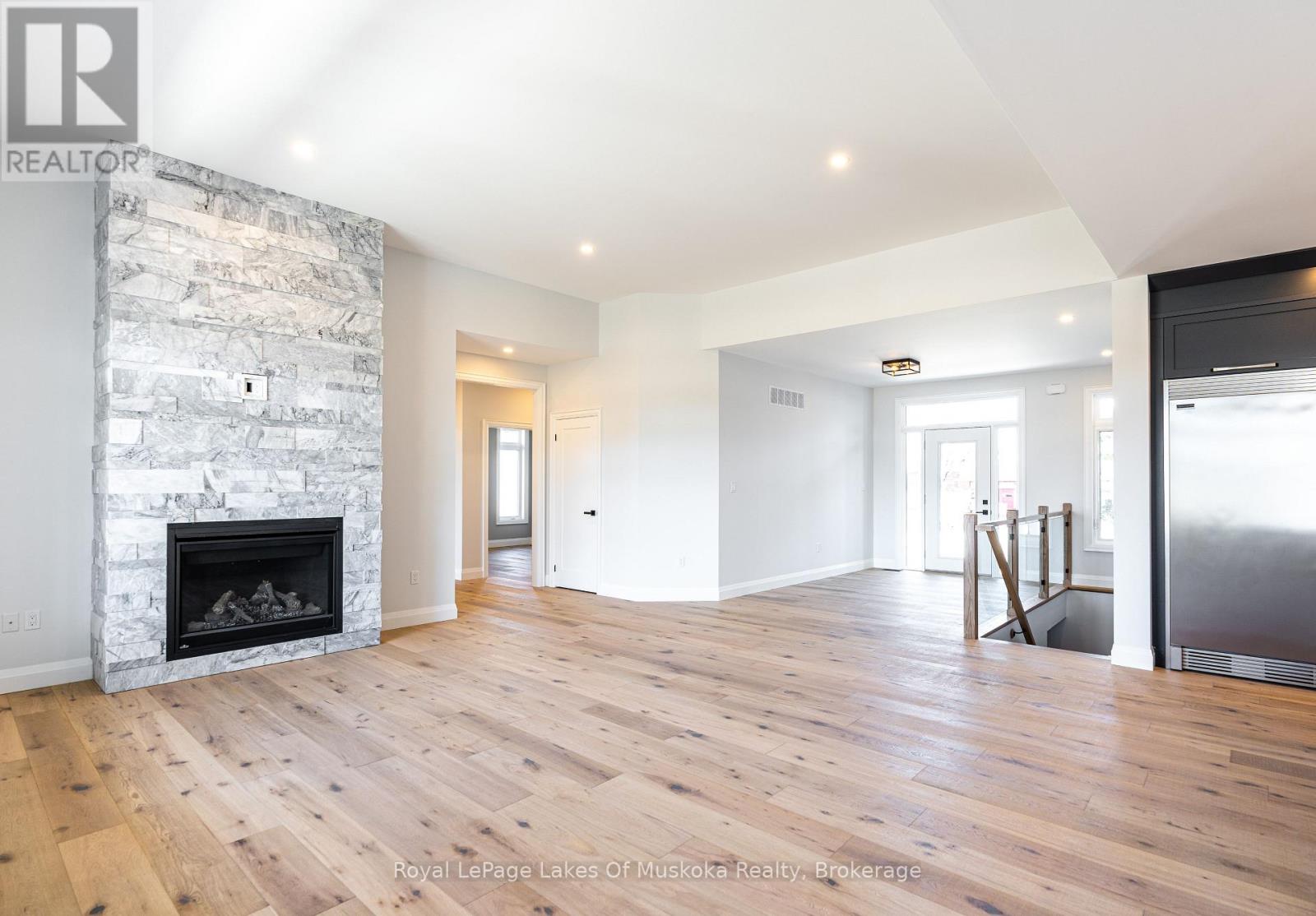 21 Henry Ball Court, Oro-Medonte (Warminister), Ontario  L0K 2G1 - Photo 12 - S12700412