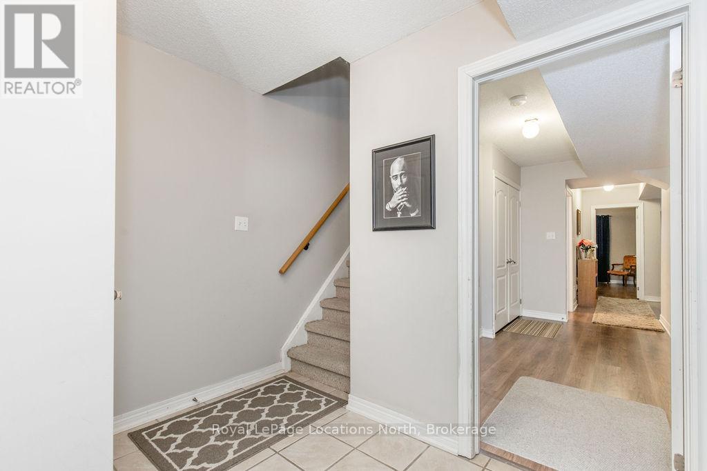 46 Admiral Road, Wasaga Beach, Ontario  L9Z 3C6 - Photo 15 - S12700416