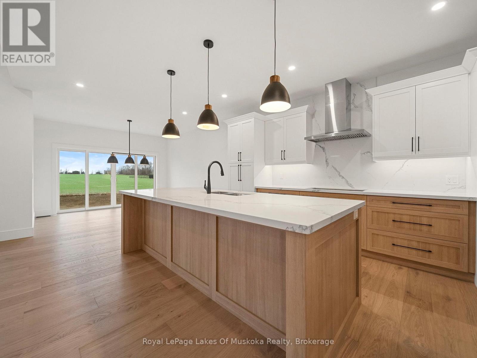 23 Henry Ball Court, Oro-Medonte (Warminister), Ontario  L0K 2G1 - Photo 7 - S12700426