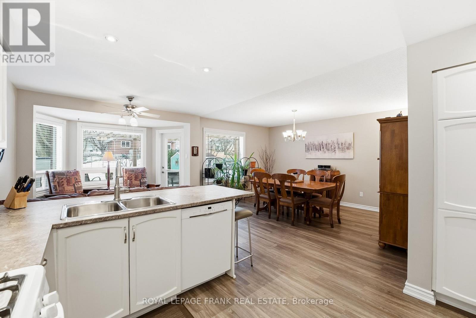 63 Farncomb Crescent, Clarington, Ontario  L1C 4L8 - Photo 10 - E12700392