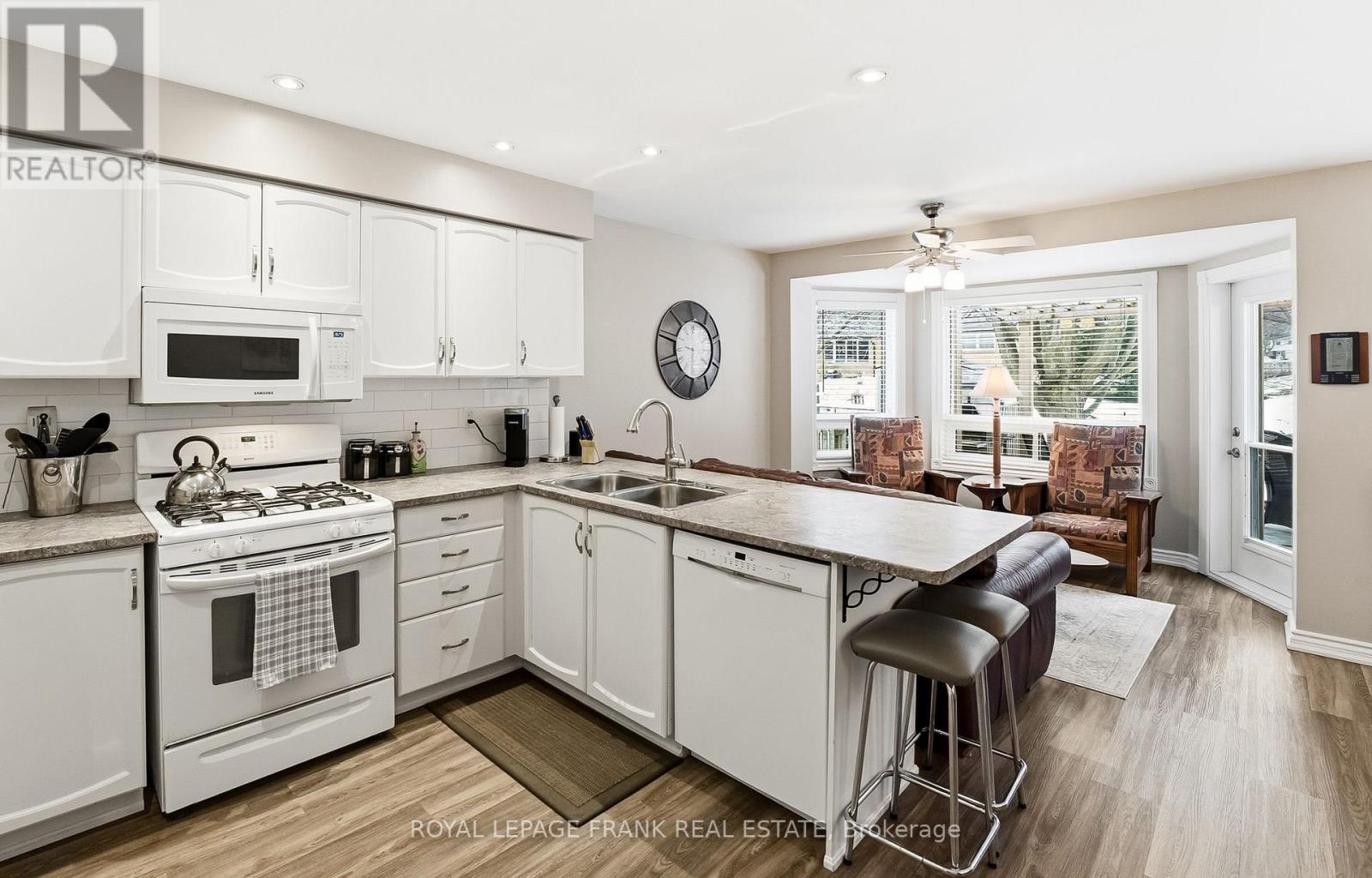 63 Farncomb Crescent, Clarington, Ontario  L1C 4L8 - Photo 8 - E12700392