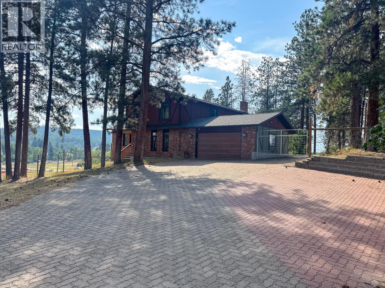 3025 9th Street S, Cranbrook, British Columbia V1C 7A8 - Photo 2 - 10372833