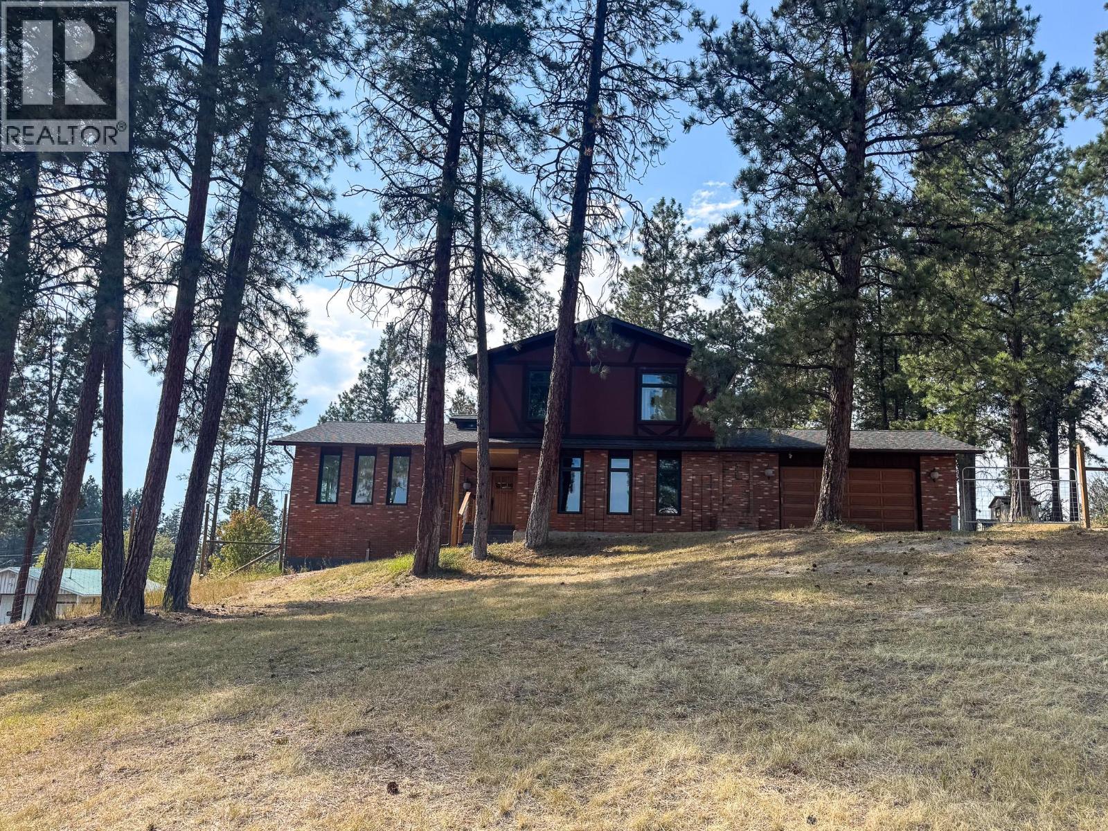 3025 9th Street S, Cranbrook, British Columbia V1C 7A8 - Photo 1 - 10372833