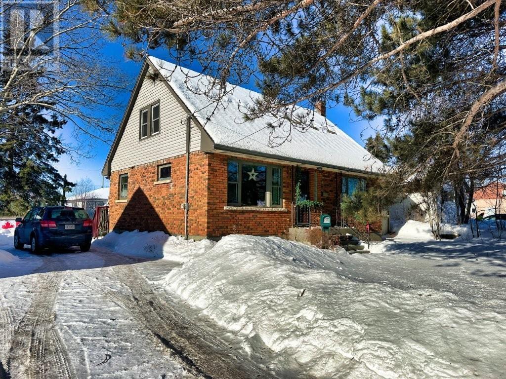 333 Shuniah Street, Thunder Bay, Ontario  P7A 3A3 - Photo 2 - TB2600079