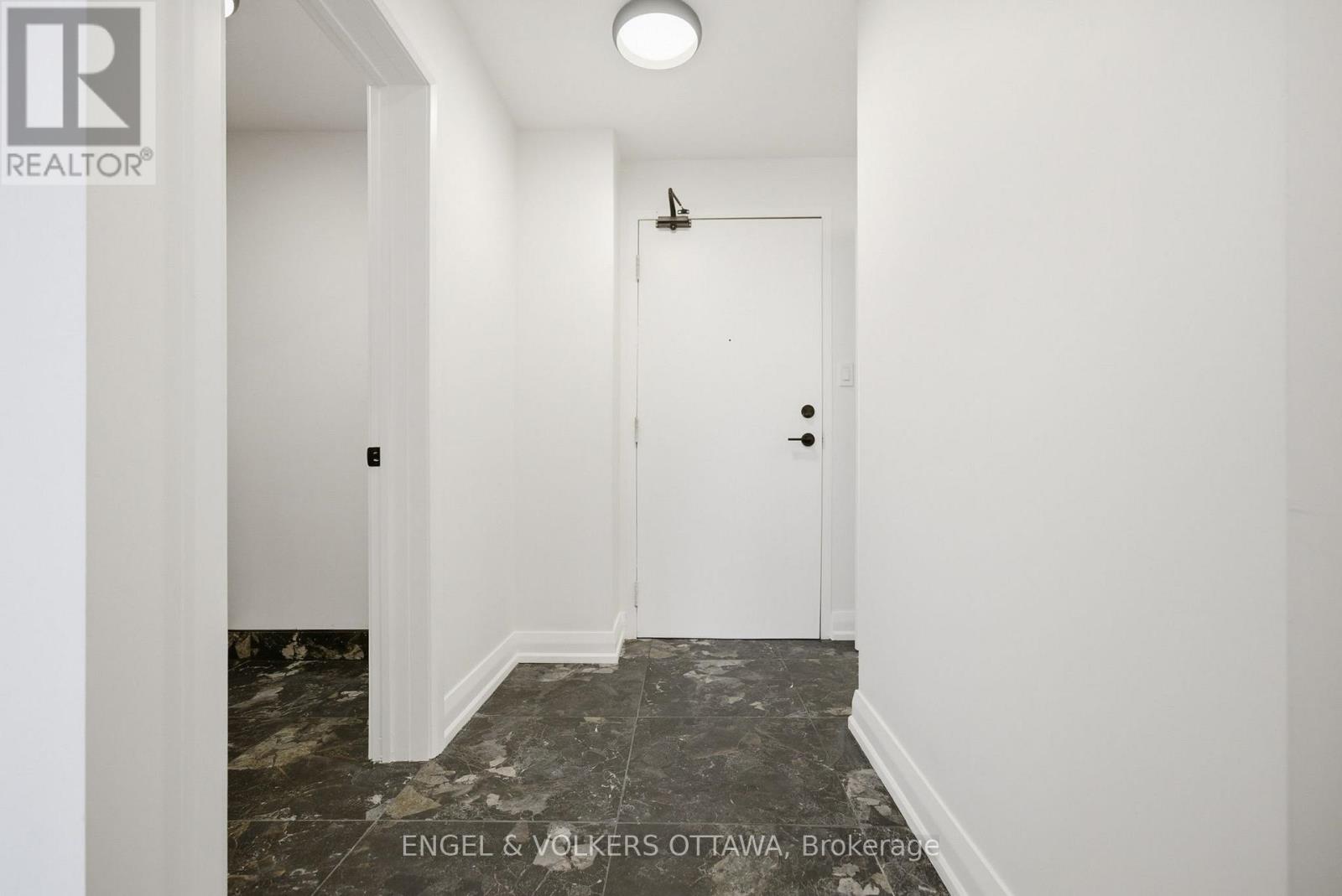 202 - 1490 Heron Road, Ottawa, Ontario  K1V 6A5 - Photo 2 - X12700298