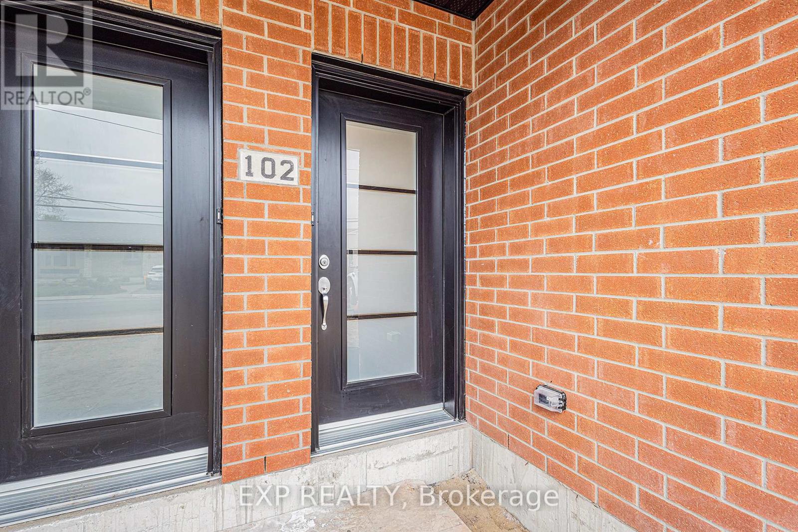 102 - 897 Laurier Street, Clarence-Rockland, Ontario  K4K 1E3 - Photo 2 - X12700370