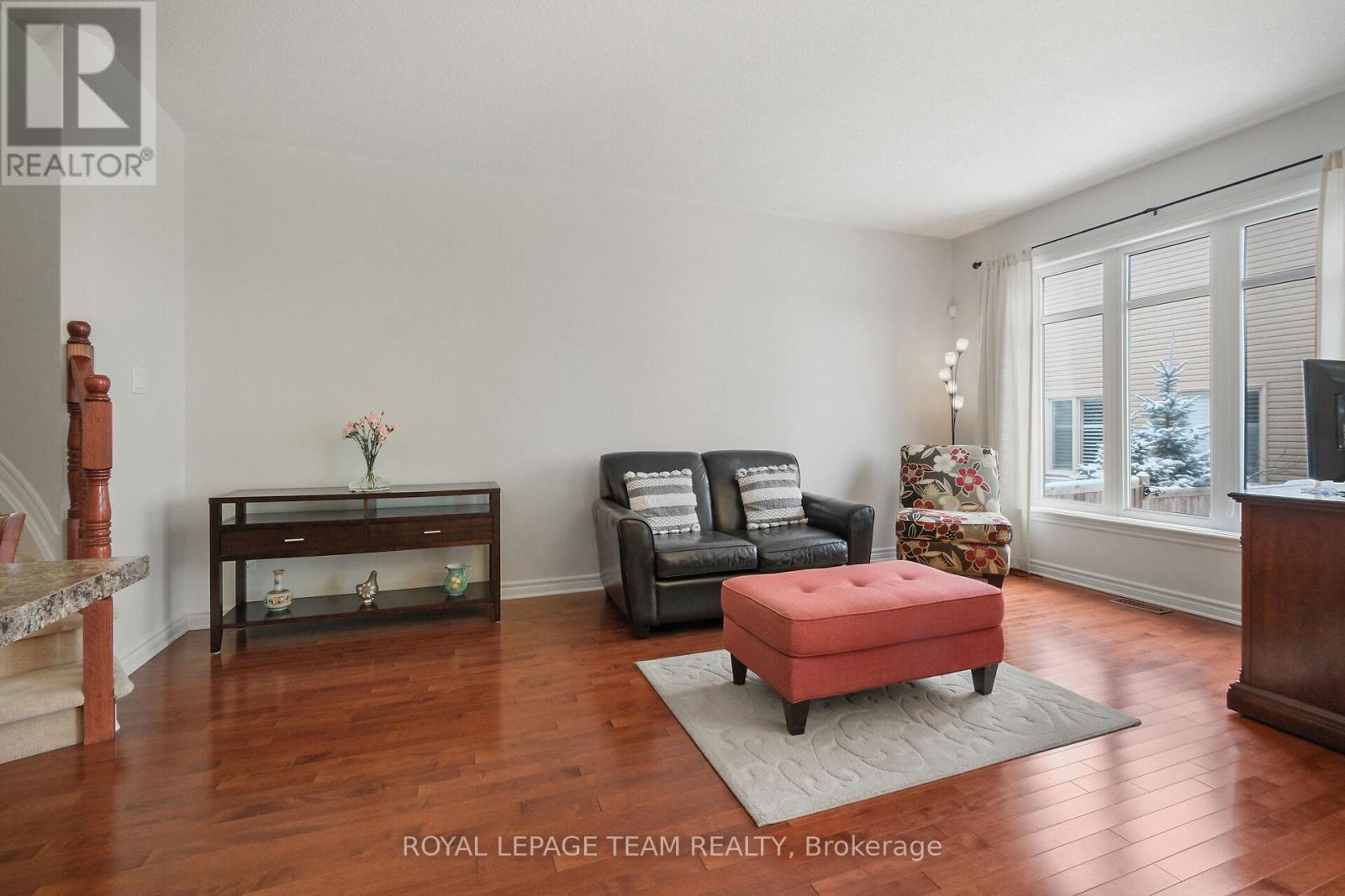 211 Butterfly Walk, Ottawa, Ontario  K1W 0G6 - Photo 10 - X12700424