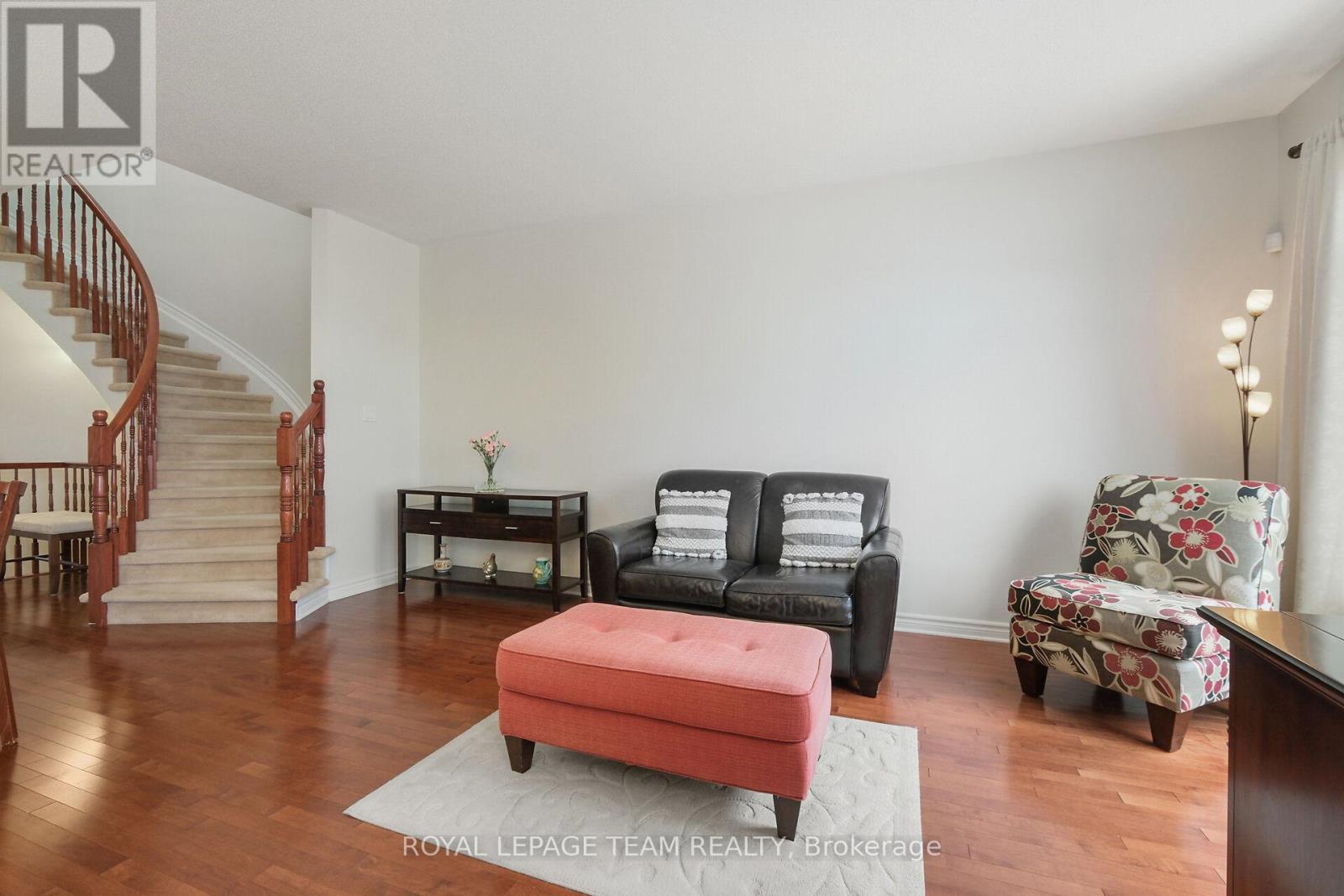 211 Butterfly Walk, Ottawa, Ontario  K1W 0G6 - Photo 11 - X12700424