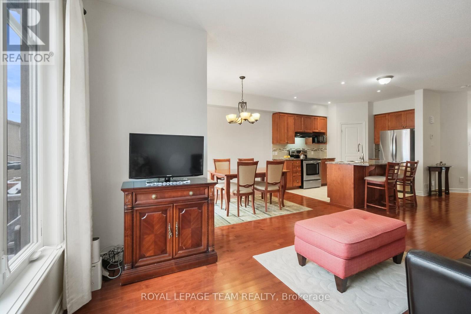 211 Butterfly Walk, Ottawa, Ontario  K1W 0G6 - Photo 12 - X12700424