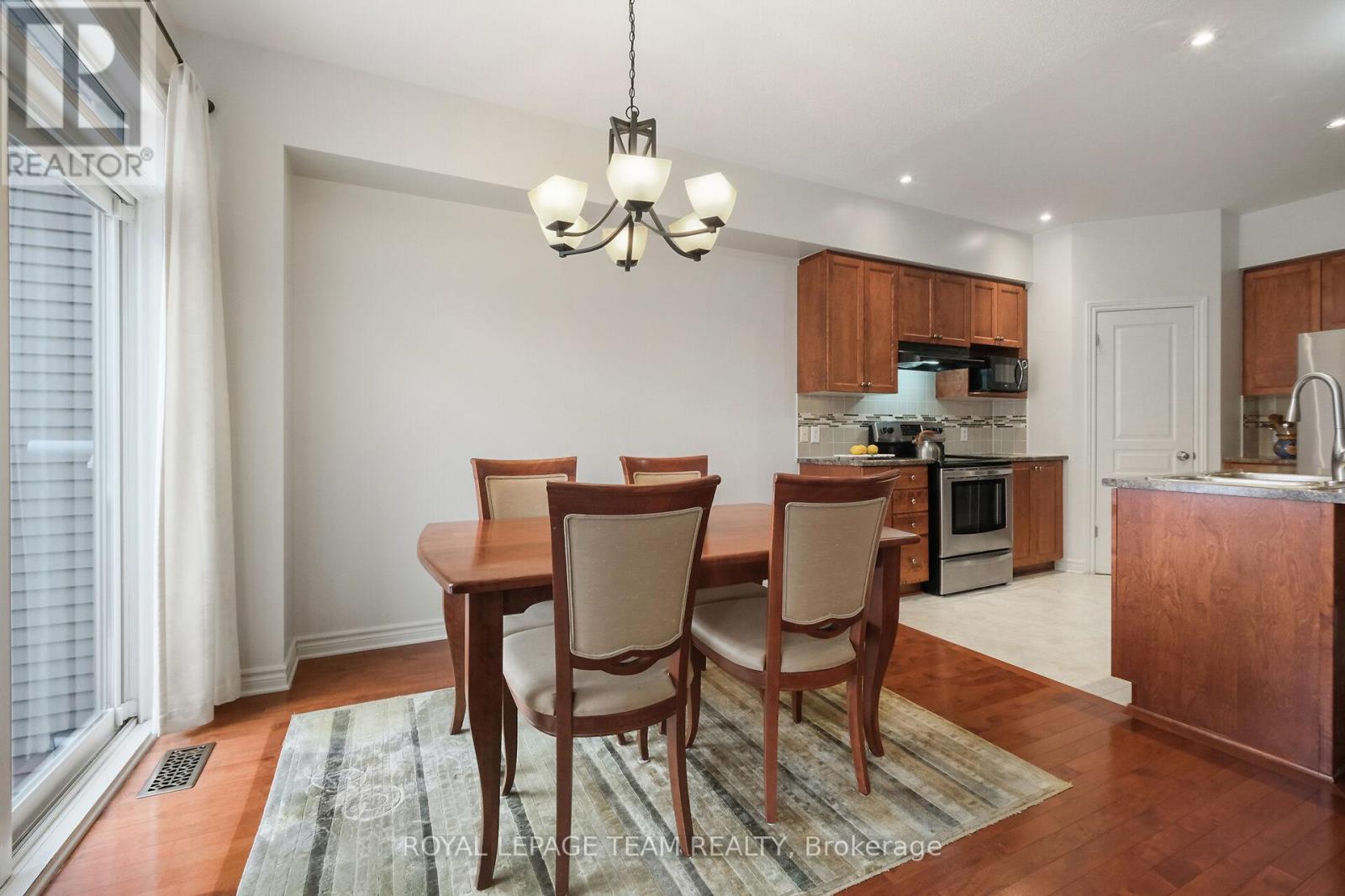 211 Butterfly Walk, Ottawa, Ontario  K1W 0G6 - Photo 15 - X12700424