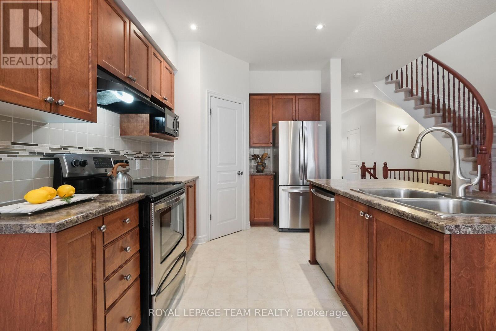 211 Butterfly Walk, Ottawa, Ontario  K1W 0G6 - Photo 16 - X12700424