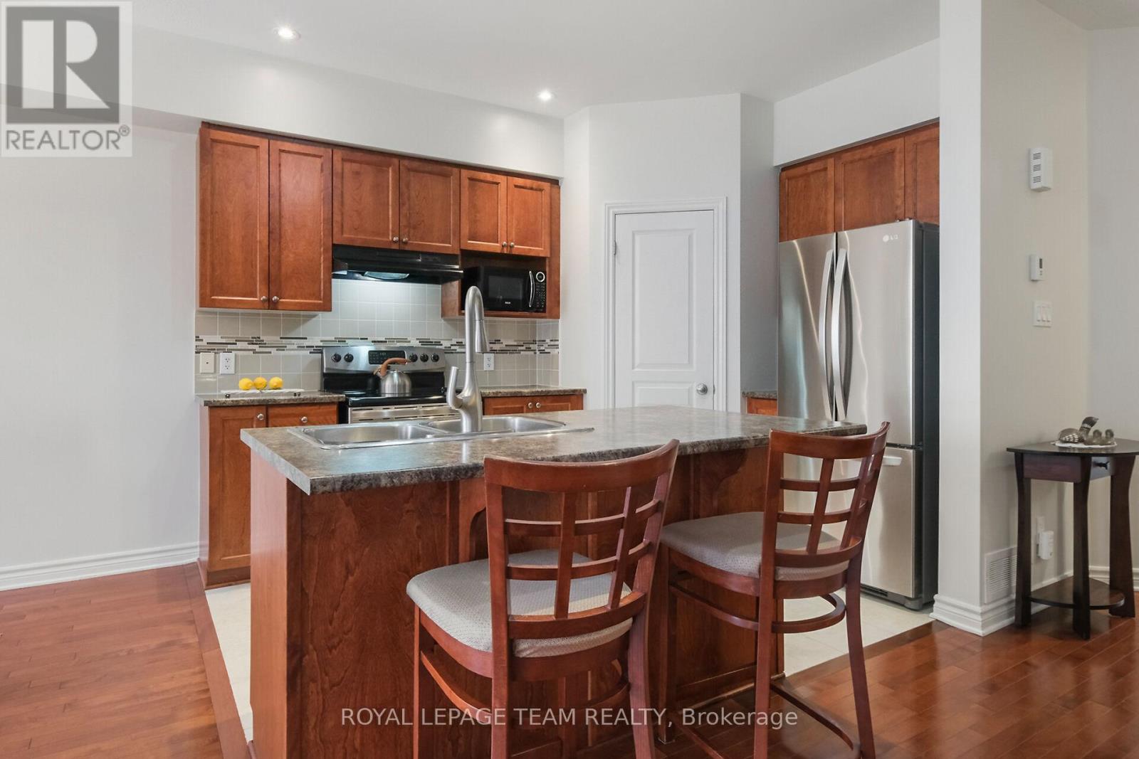 211 Butterfly Walk, Ottawa, Ontario  K1W 0G6 - Photo 18 - X12700424