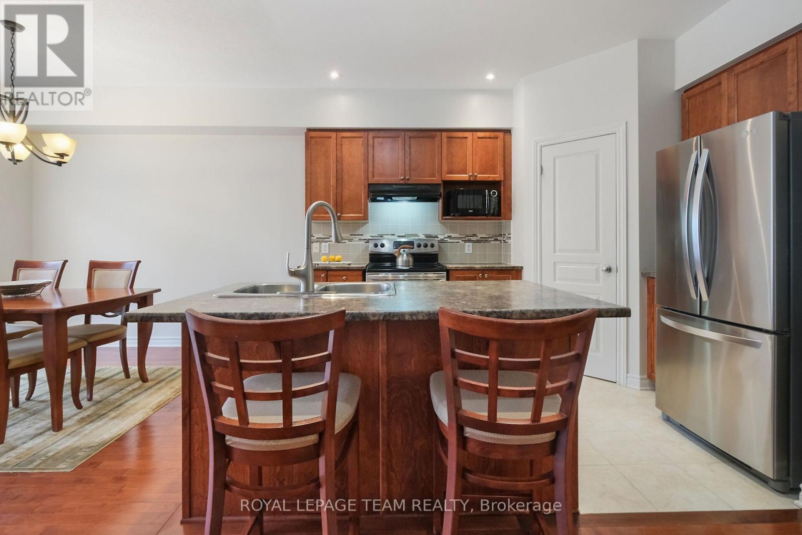 211 Butterfly Walk, Ottawa, Ontario  K1W 0G6 - Photo 19 - X12700424