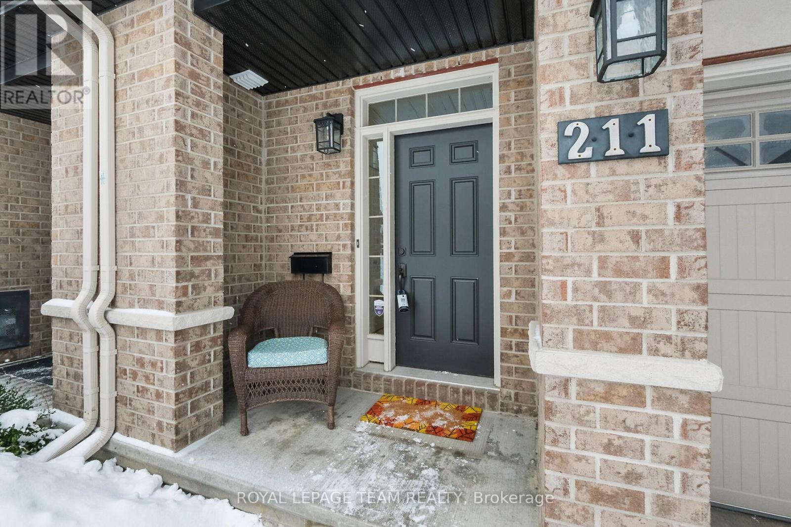 211 Butterfly Walk, Ottawa, Ontario  K1W 0G6 - Photo 2 - X12700424