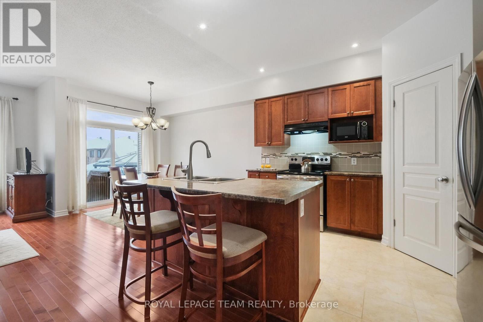 211 Butterfly Walk, Ottawa, Ontario  K1W 0G6 - Photo 20 - X12700424