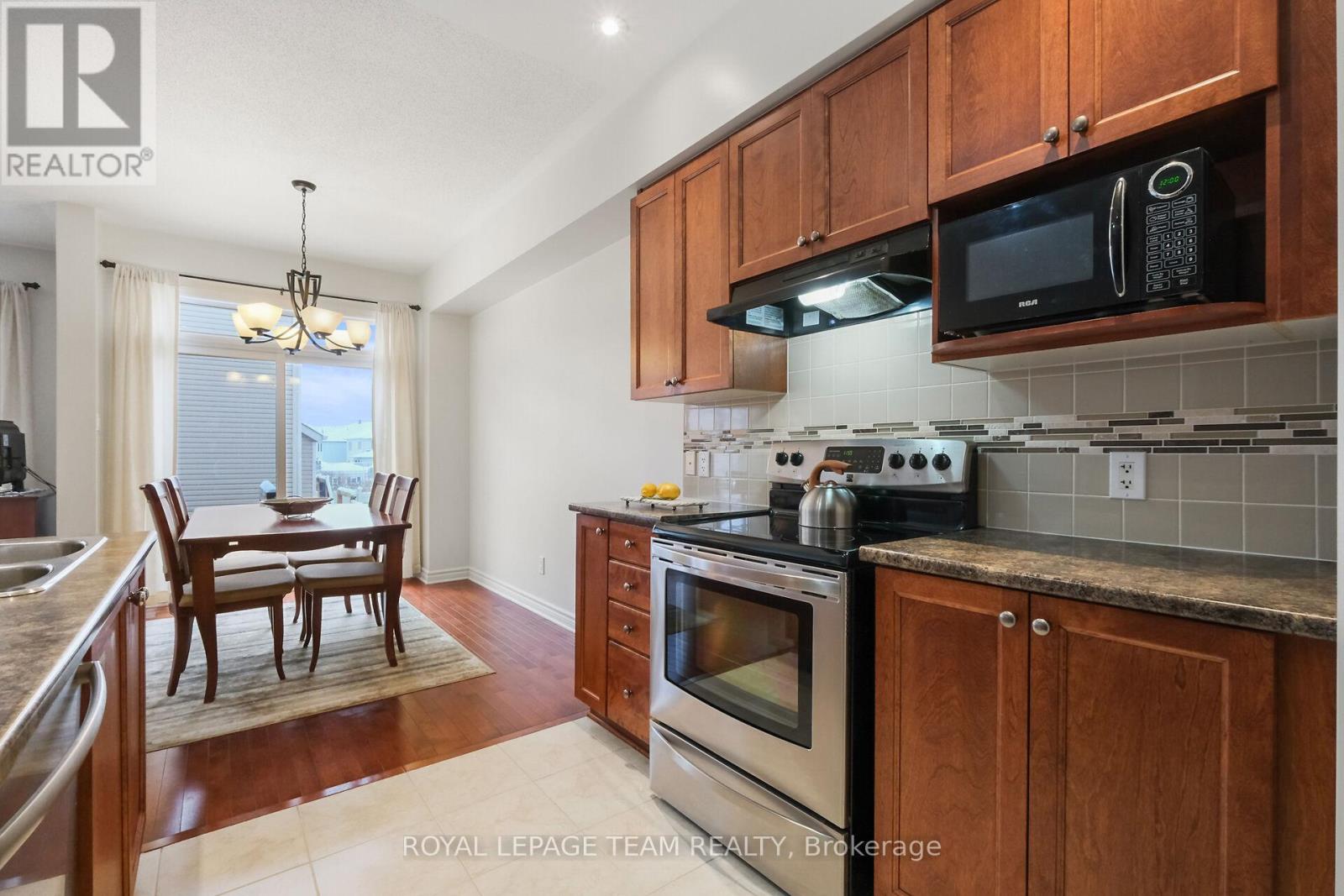 211 Butterfly Walk, Ottawa, Ontario  K1W 0G6 - Photo 22 - X12700424